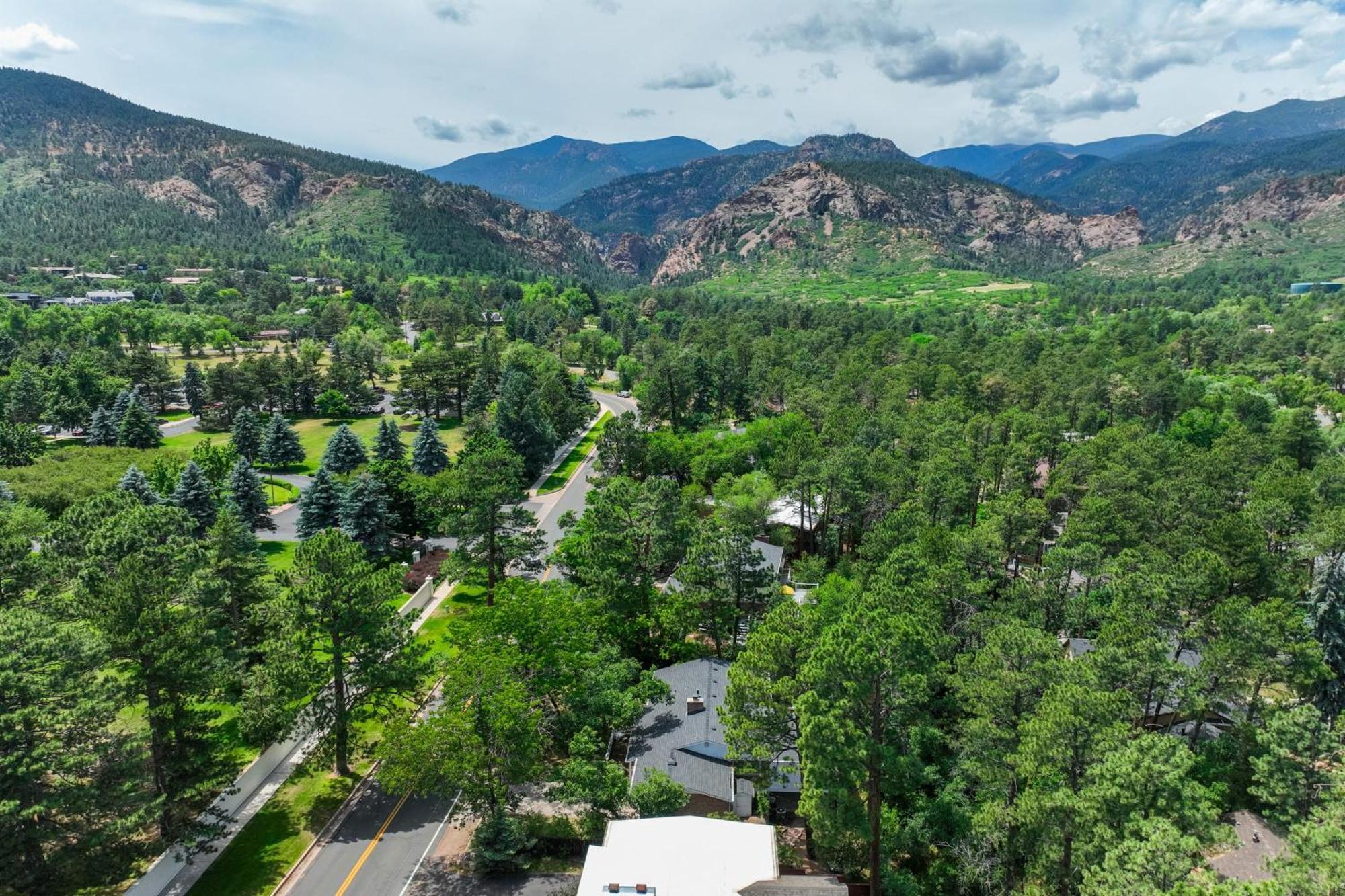 Canopy Springs Game Room & Covered Outdoor Oasis Colorado Springs Exterior foto